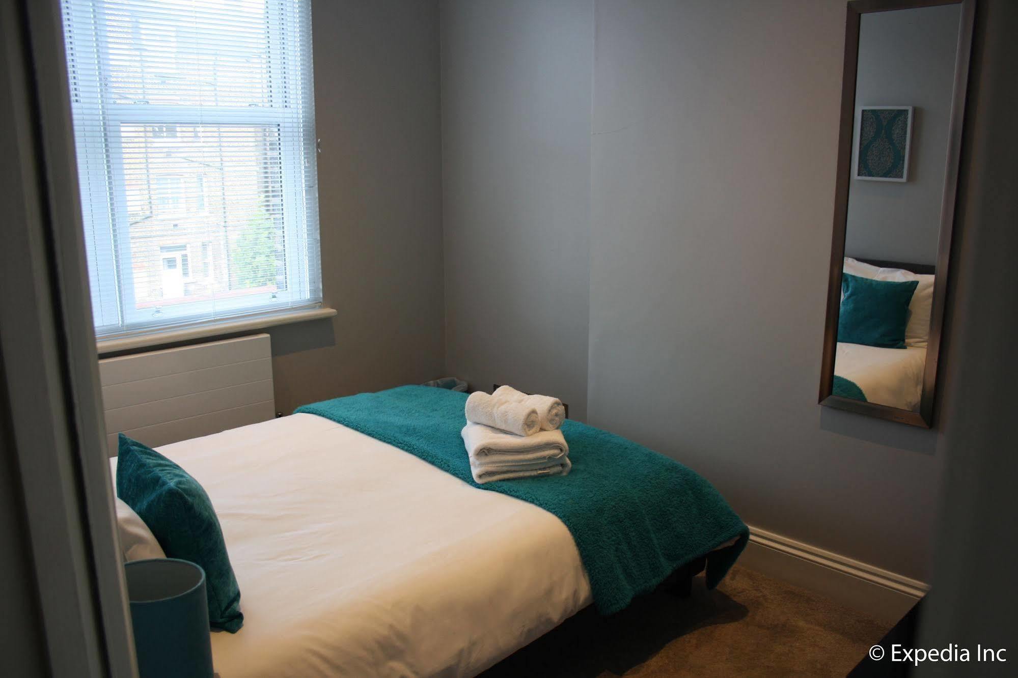 Barons Court Queens Club By Viridian Apartments London Exteriör bild